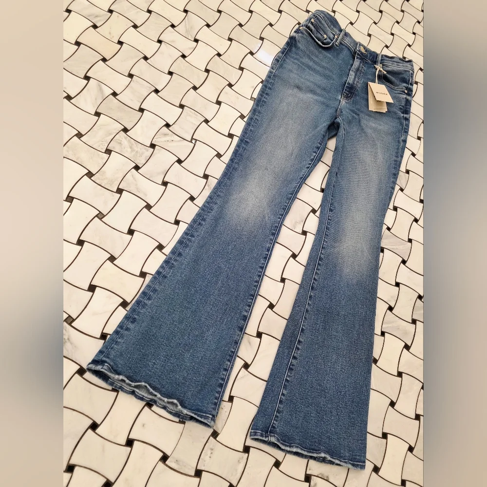 MOTHER High Waisted Weekender Skimp Flare Jeans Size 28 - Picture 7 of 14